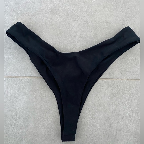 Lahana Swim Black Thong Bathing Suit Bottom - Picture 4 of 5